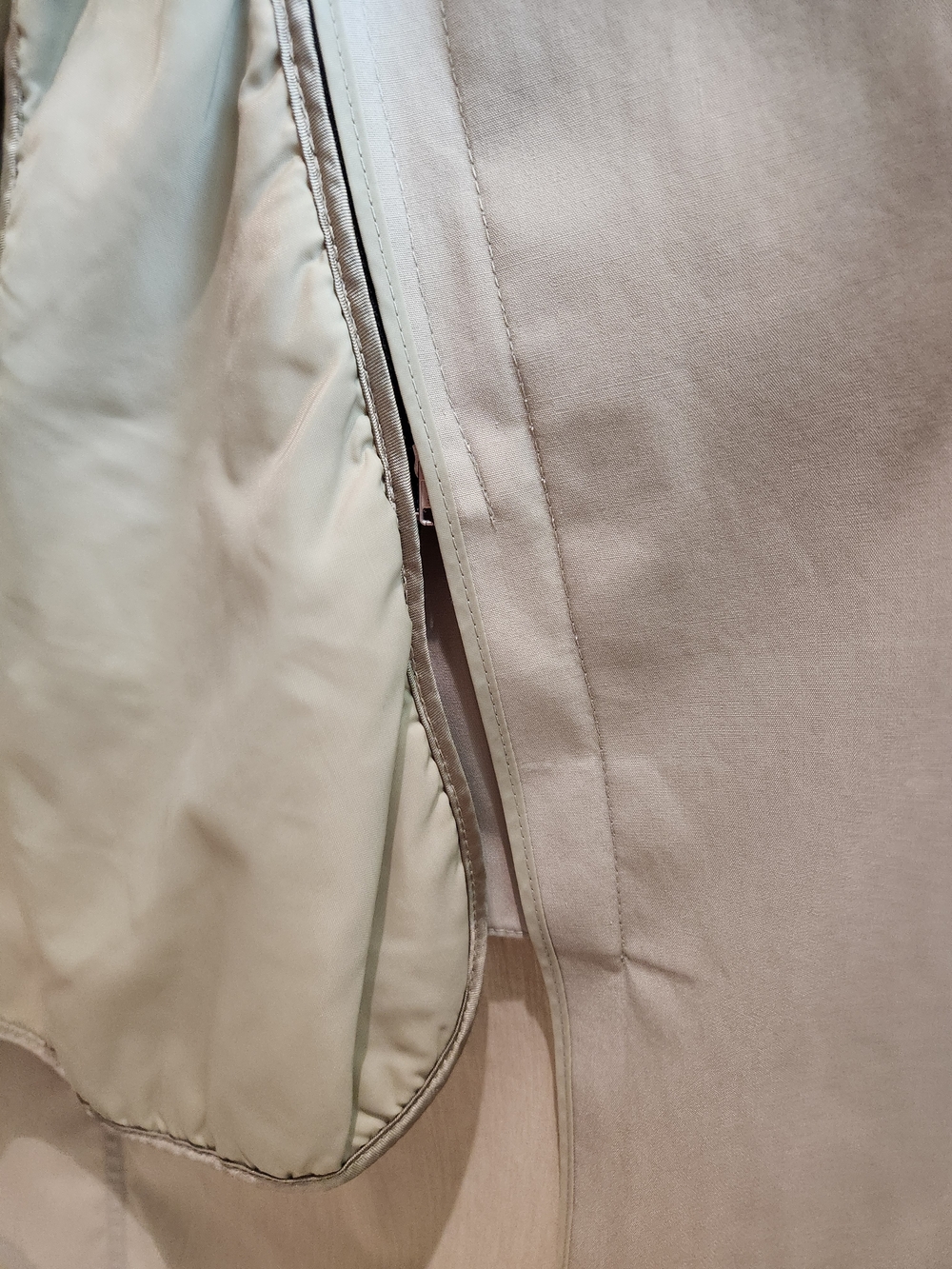 Vintage London Fog Classic Beige Trenchcoat with Removable Thinsulate Lining - Picture 6 of 13